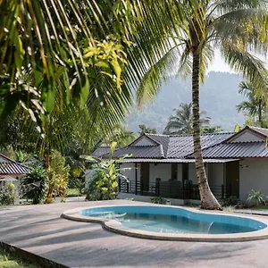 Guest house Surfer's Village, Khao Lak
